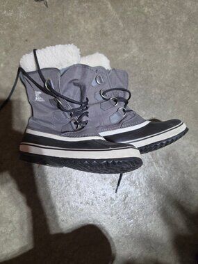 Sorel Winter Carnival Boots Gray Women's 9